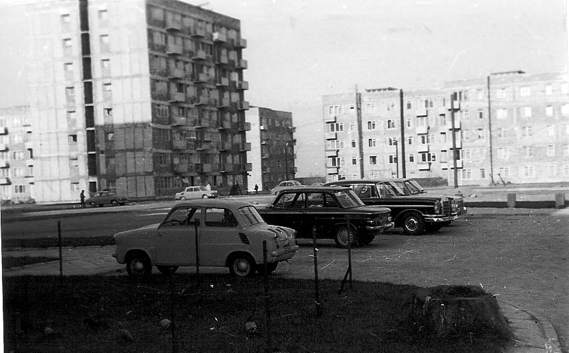 Parking przy bloku Przasnyska 14a